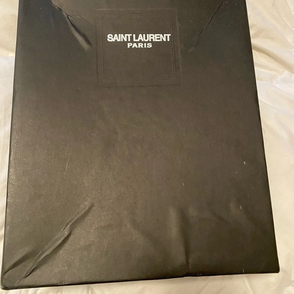 YSL boot not authentic - Picture 3 of 5